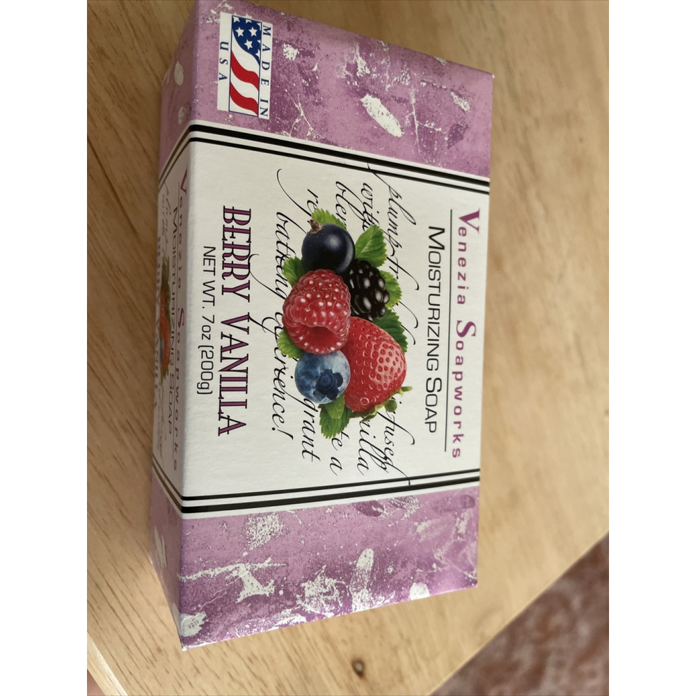 Vintage Venezia Soapworks Moisturizing Soap Berry Vanilla 7oz - Picture 3 of 3